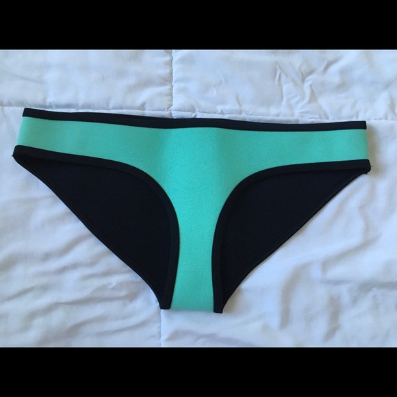 ❗️SOLD❗️Triangl Bikini Bottom in Miami Mint
